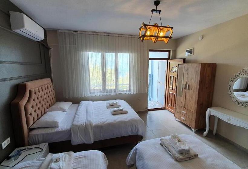 غرفة قياسية رباعية مطلة على البحر, Assos Nazan Motel Restoran Beach