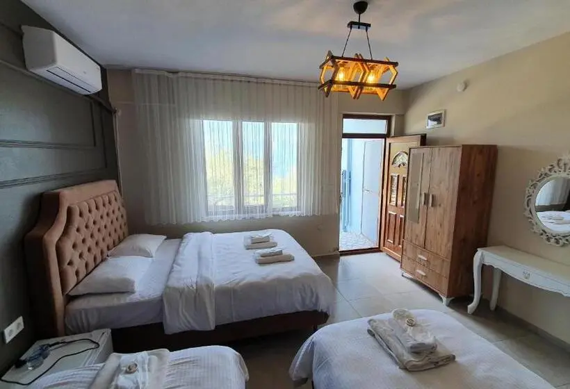 Standard Neljän Hengen Huone Merinäkymä, Assos Nazan Motel Restoran Beach