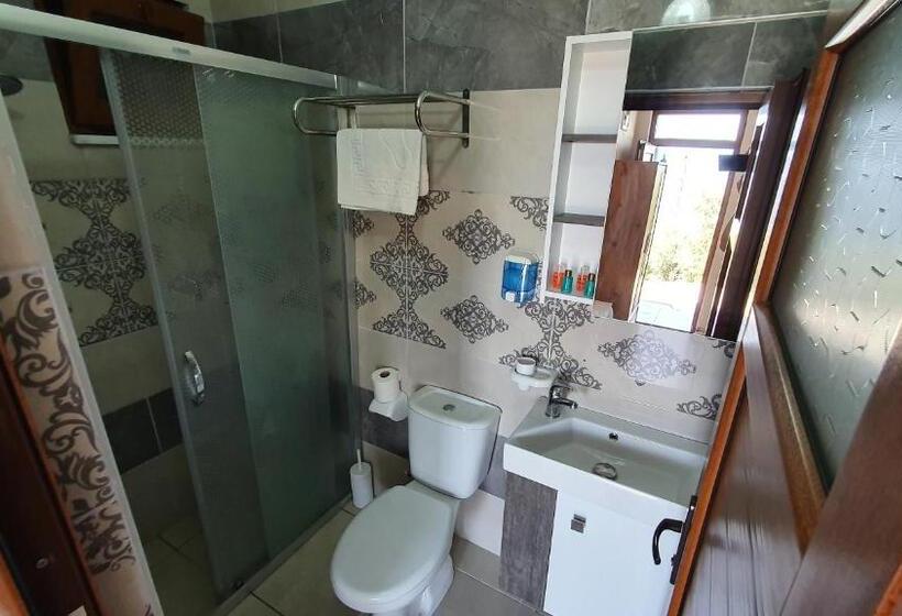 غرفة قياسية رباعية مطلة على البحر, Assos Nazan Motel Restoran Beach