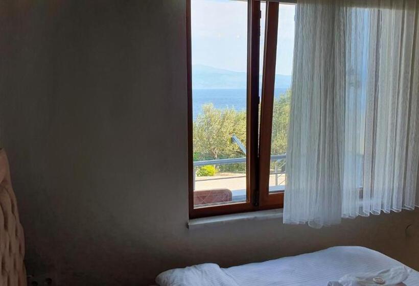 غرفة قياسية رباعية مطلة على البحر, Assos Nazan Motel Restoran Beach