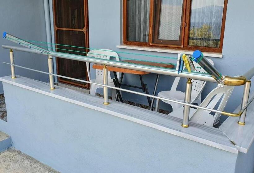 غرفة قياسية رباعية مطلة على البحر, Assos Nazan Motel Restoran Beach