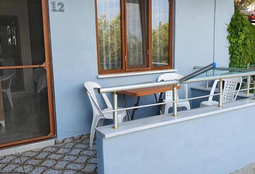 غرفة قياسية رباعية مطلة على البحر, Assos Nazan Motel Restoran Beach