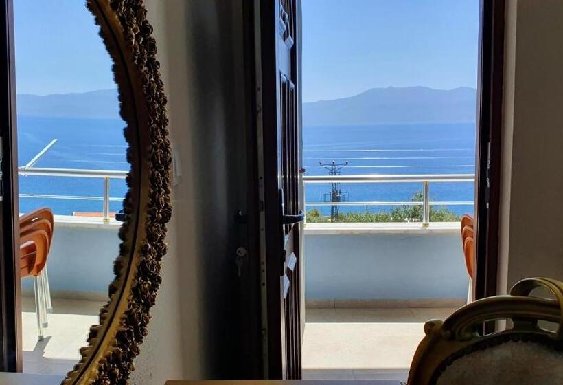 غرفة قياسية مطلّة علي البحر مزوَّدة بشُرفة, Assos Nazan Motel Restoran Beach