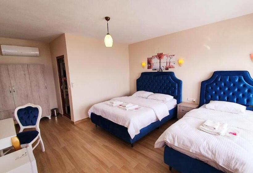 غرفة قياسية مطلّة علي البحر مزوَّدة بشُرفة, Assos Nazan Motel Restoran Beach