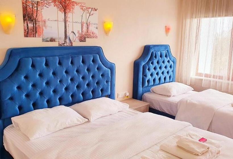 غرفة قياسية مطلّة علي البحر مزوَّدة بشُرفة, Assos Nazan Motel Restoran Beach