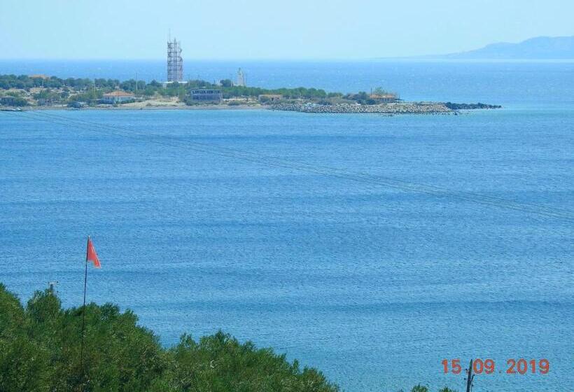 غرفة قياسية مطلّة علي البحر مزوَّدة بشُرفة, Assos Nazan Motel Restoran Beach