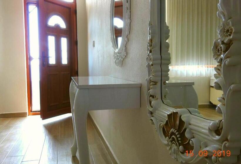 غرفة قياسية مطلّة علي البحر مزوَّدة بشُرفة, Assos Nazan Motel Restoran Beach