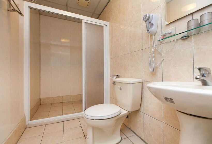 اتاق استاندارد چهار تخته, Tzu Hsin Garden