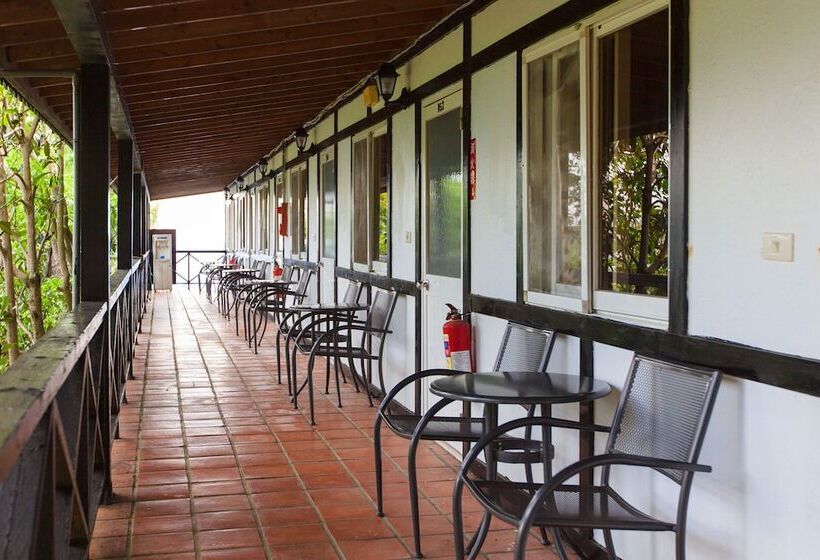 اتاق استاندارد چهار تخته, Tzu Hsin Garden