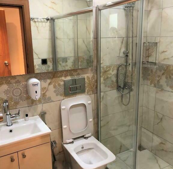 חדר סטנדרט לשלושה, Onal Motel