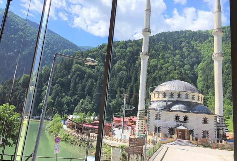 חדר סטנדרט לשלושה, Onal Motel