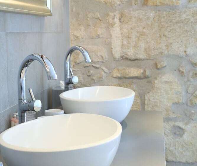 스위트, Chateau De Courtebotte