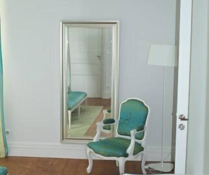 스위트, Chateau De Courtebotte