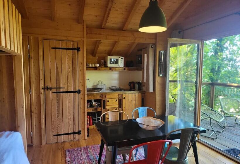 침실 1개 주택, Chateau De Courtebotte