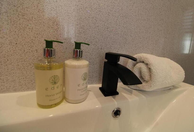 اتاق سوپریور با تخت بزرگ, Clifton Villa Guest House