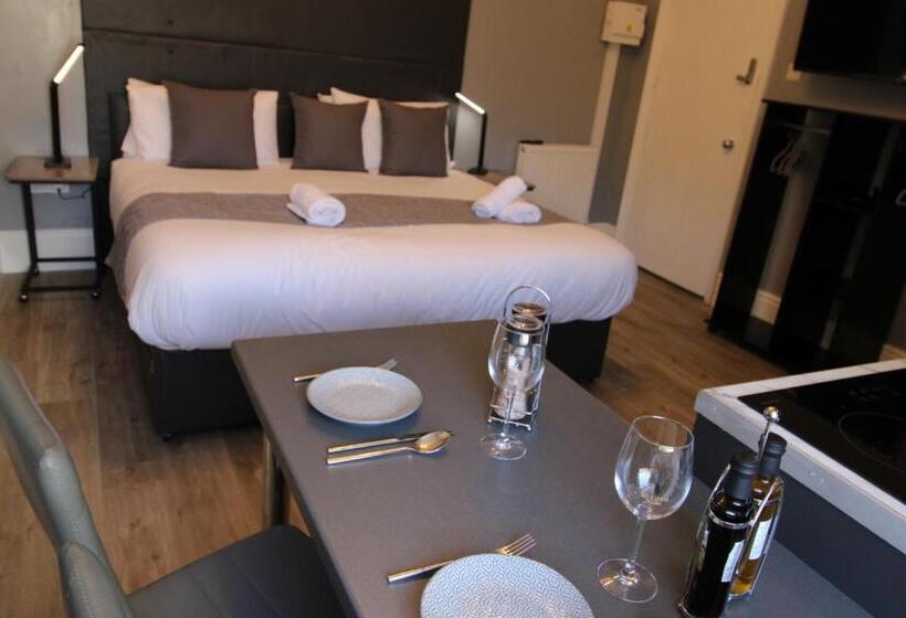 اتاق سوپریور با تخت بزرگ, Clifton Villa Guest House