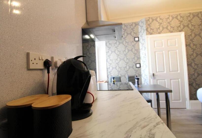 اتاق سوپریور با تخت بزرگ, Clifton Villa Guest House