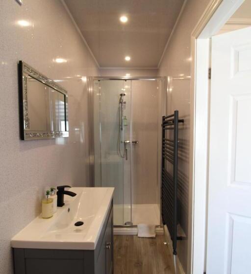 اتاق سوپریور با تخت بزرگ, Clifton Villa Guest House