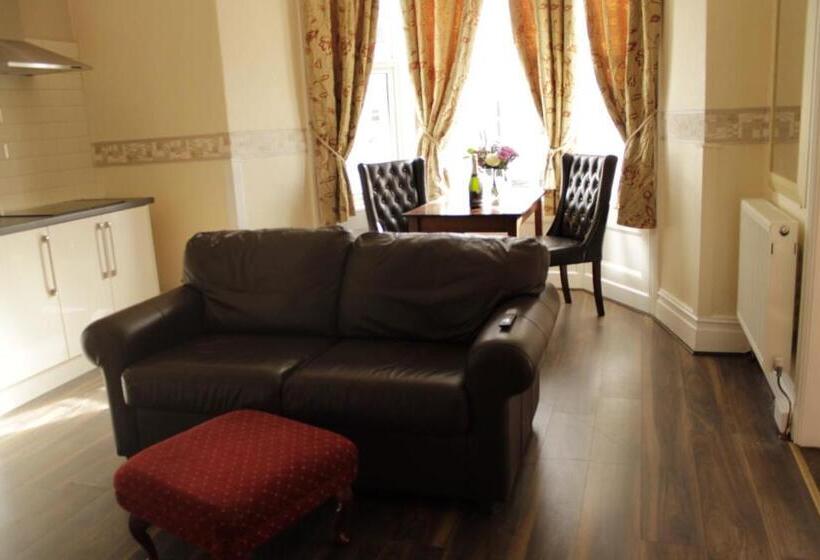 سوییت, Clifton Villa Guest House