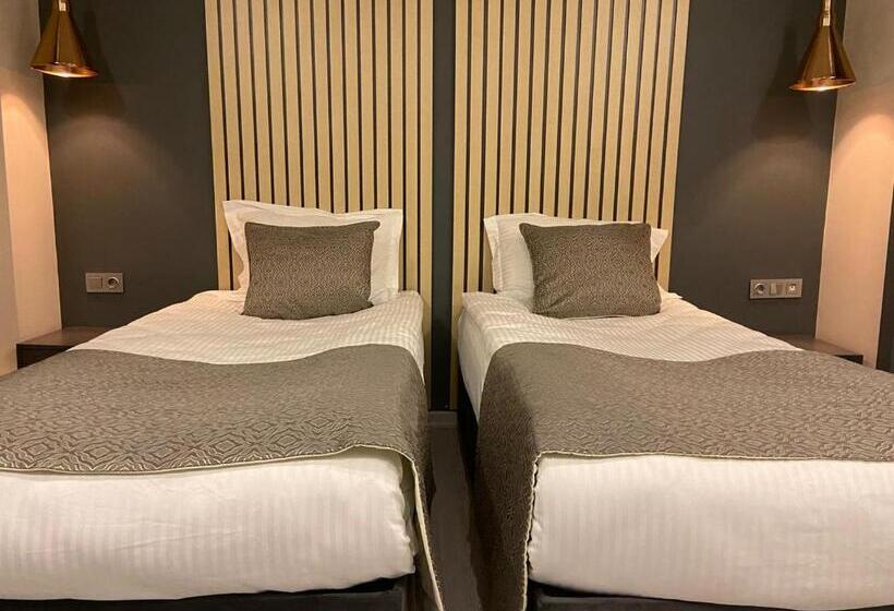 اتاق سوپریور, Antik Houses