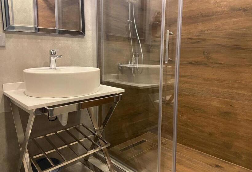 اتاق سوپریور, Antik Houses