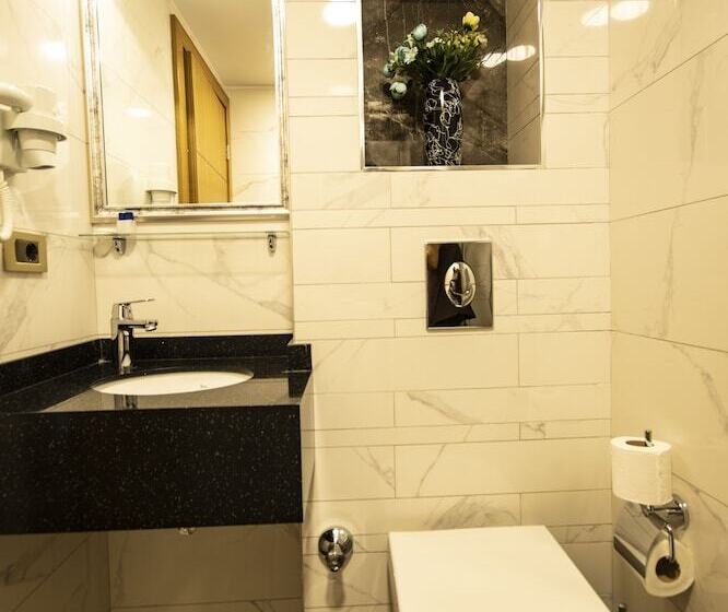 اتاق استاندارد, Eliza