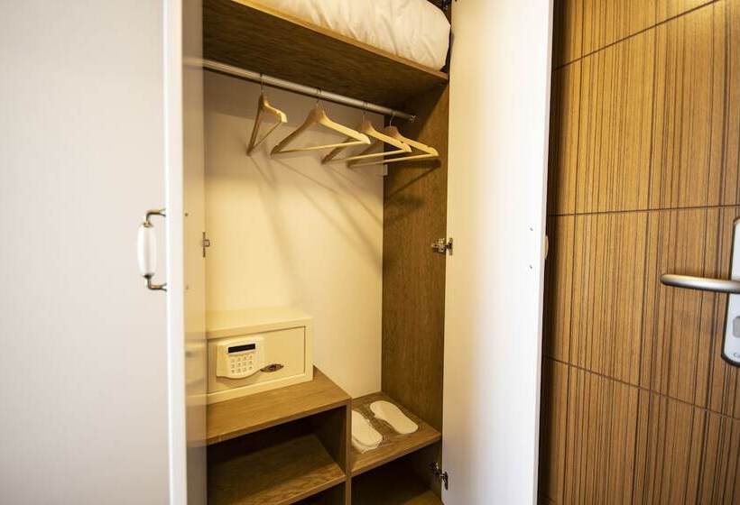 اتاق استاندارد, Eliza