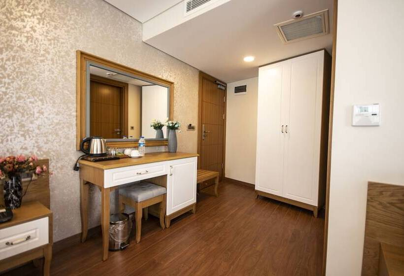 اتاق استاندارد سه نفره, Eliza