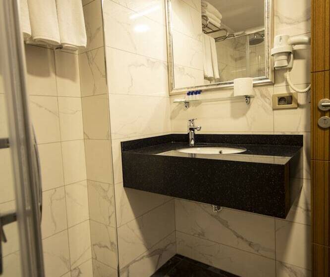 اتاق استاندارد چهار تخته, Eliza