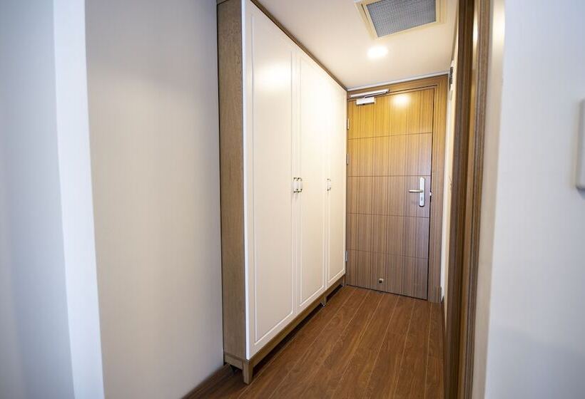 اتاق استاندارد چهار تخته, Eliza