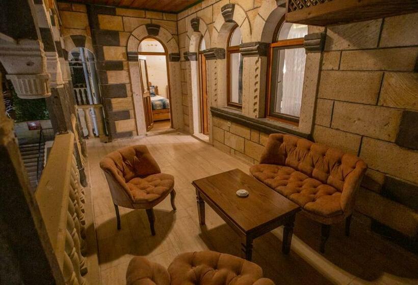 غرفة قياسية رباعية مزودة بشُرفة, Goreme Reva