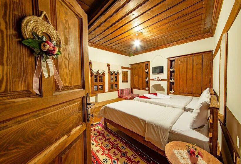 غرفة قياسية ثلاثية, Hanedan Konak