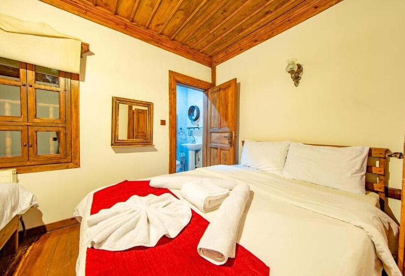 غرفة قياسية رباعية مطلة على الحديقة, Hanedan Konak