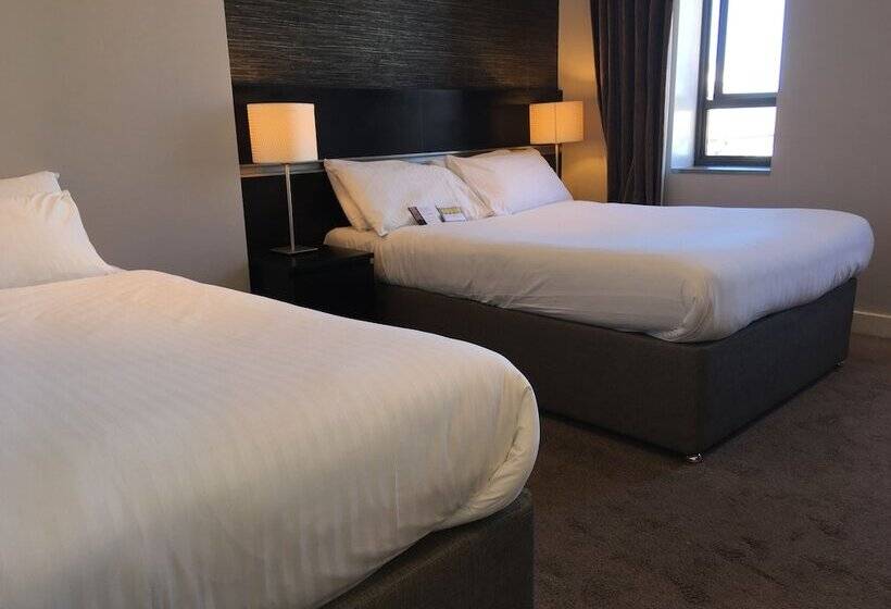 家庭间, Hatfield Lodge