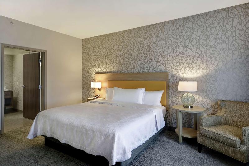 מיטת קינג בסוויטה, Home2 Suites By Hilton Dayton South
