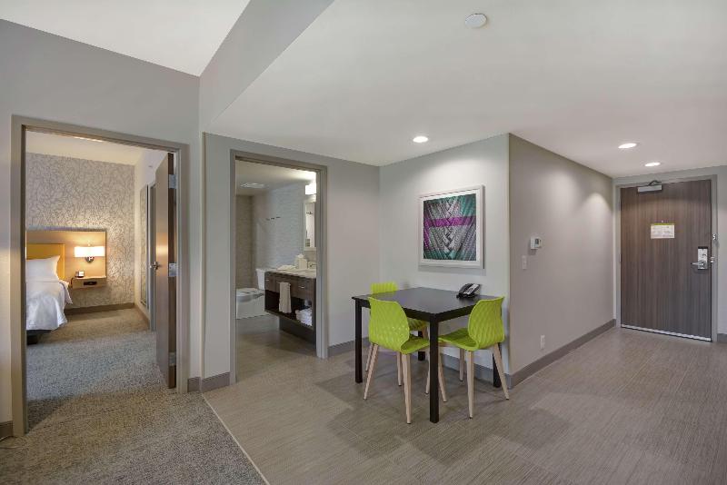 מיטת קינג בסוויטה, Home2 Suites By Hilton Dayton South