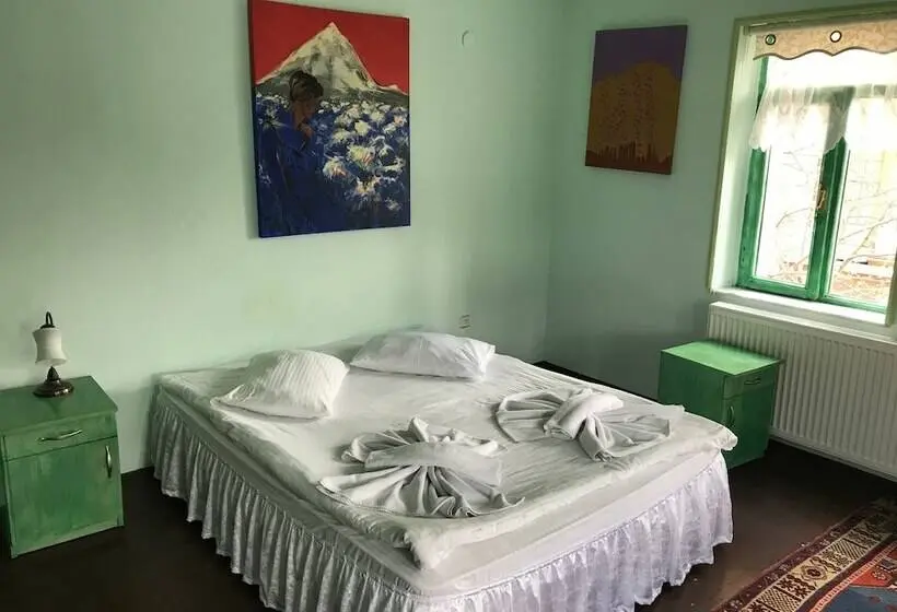 スタンダードルーム, Kemal Stone House