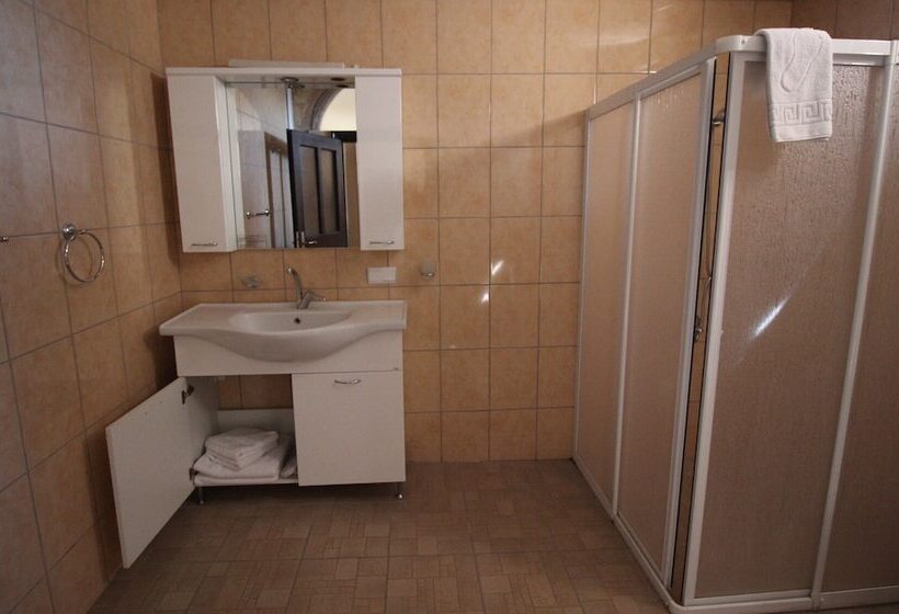 اتاق استاندارد, Kemal Stone House