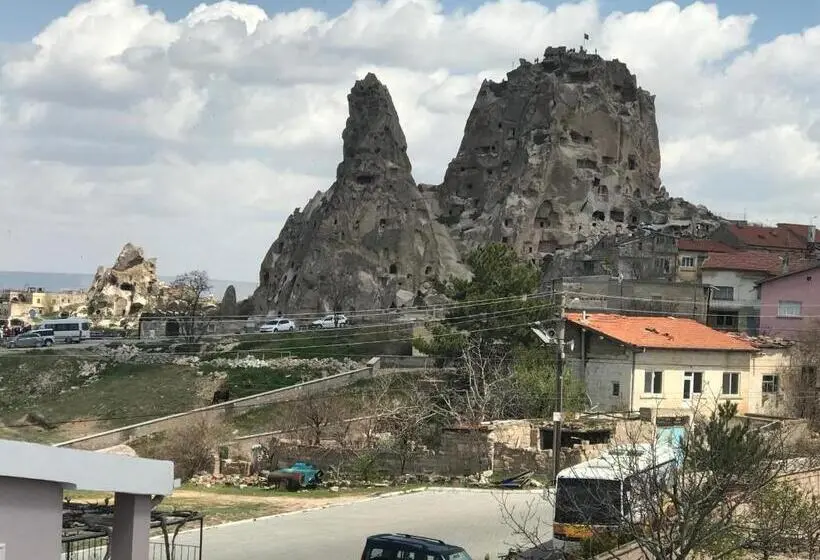 デラックススイート, Kemal Stone House