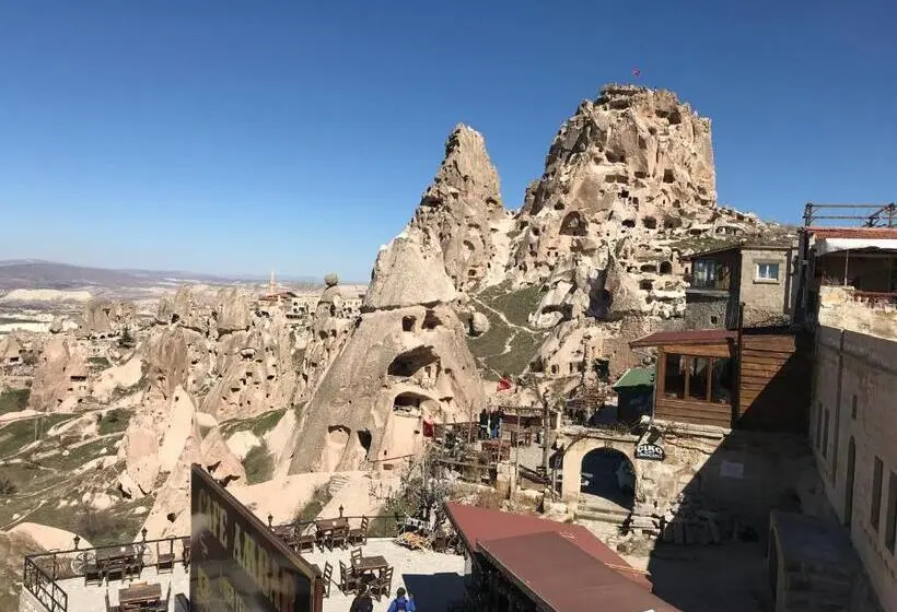 デラックススイート, Kemal Stone House
