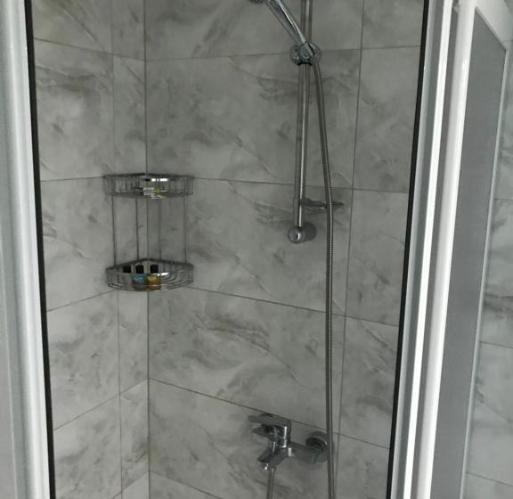 سوییت لوکس, Kemal Stone House