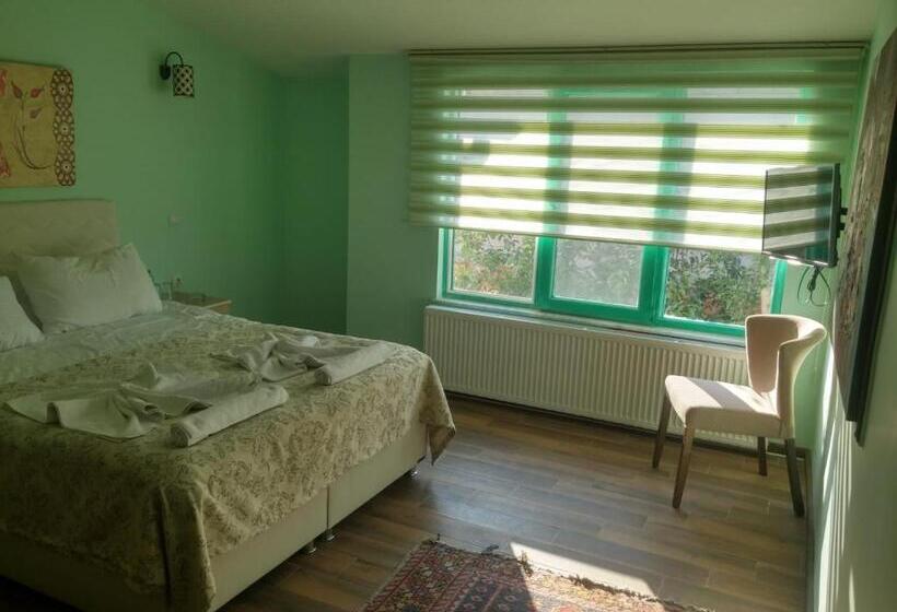 سوییت لوکس, Kemal Stone House