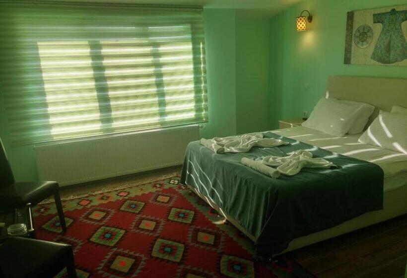 سوییت لوکس, Kemal Stone House