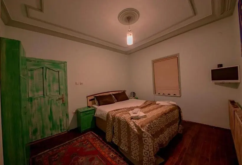 ファミリールーム, Kemal Stone House