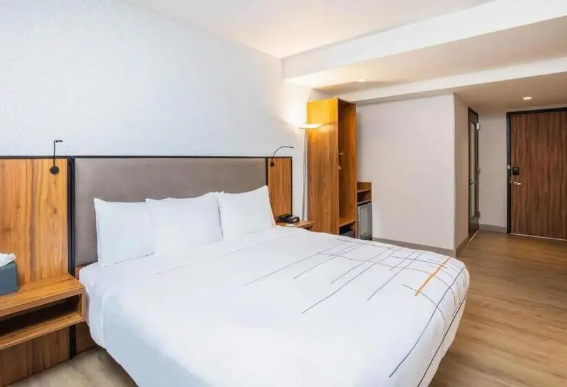 اتاق استاندارد با تخت بزرگ برای معلولان, La Quinta by Wyndham Time Square South