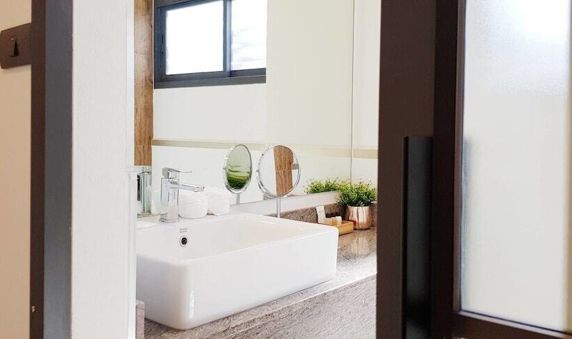 غرفة ديلوكس, Matana