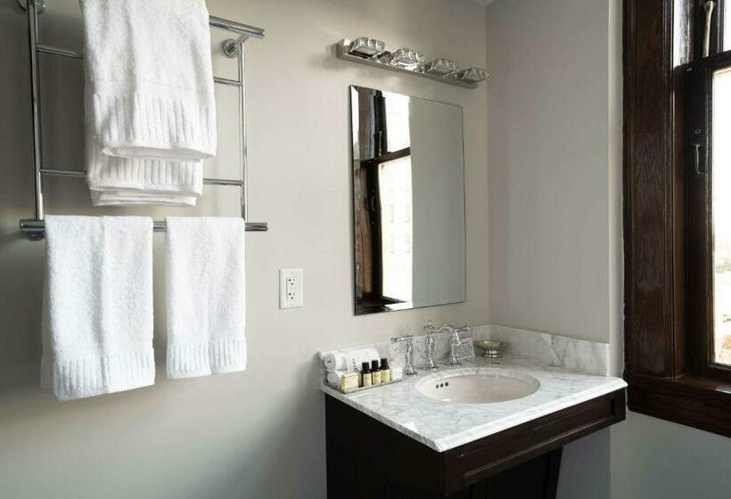 Номер Стандарт, The Esquire Hotel Downtown Gastonia, Ascend Hotel Collection