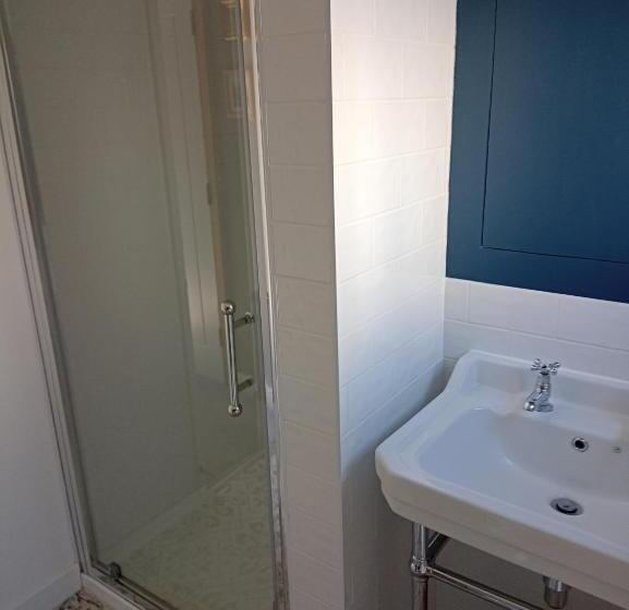 اتاق استاندارد با بالکن, Millpool House