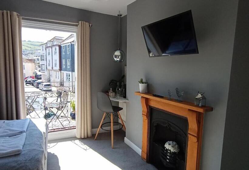 اتاق استاندارد با بالکن, Millpool House