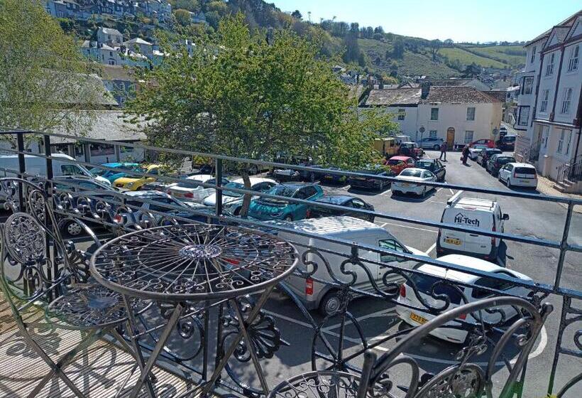 اتاق استاندارد با بالکن, Millpool House